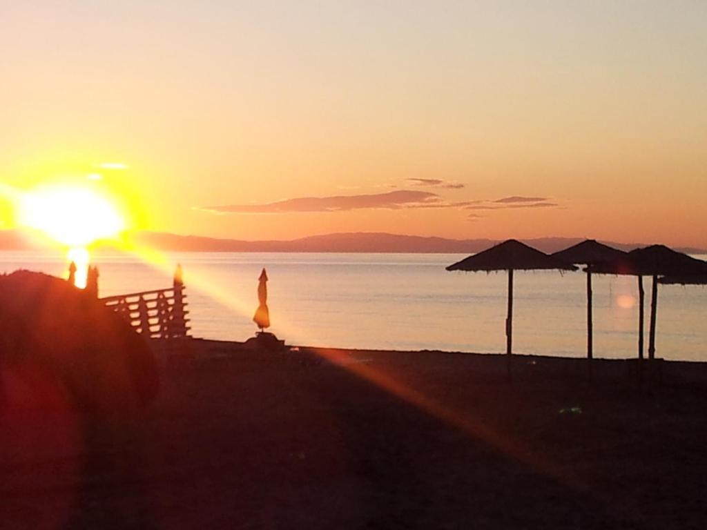 Hotel White Rose Beach Olympiakí Aktí المظهر الخارجي الصورة